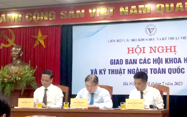 Nhiều[-]hoạt[-]động[-]của[-]VACNE[-]được[-]quan[-]tâm[-]tại[-]Hội[-]nghị[-]sơ[-]kết[-]công[-]tác[-]6[-]tháng[-]đầu[-]năm[-]2023[-]của[-]Liên[-]hiệp[-]hội[-]Việt[-]Nam